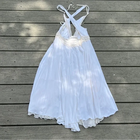 Bebe: Vintage Elegant White Plunge Criss-Cross Dress. Size Medium. - Picture 5 of 13